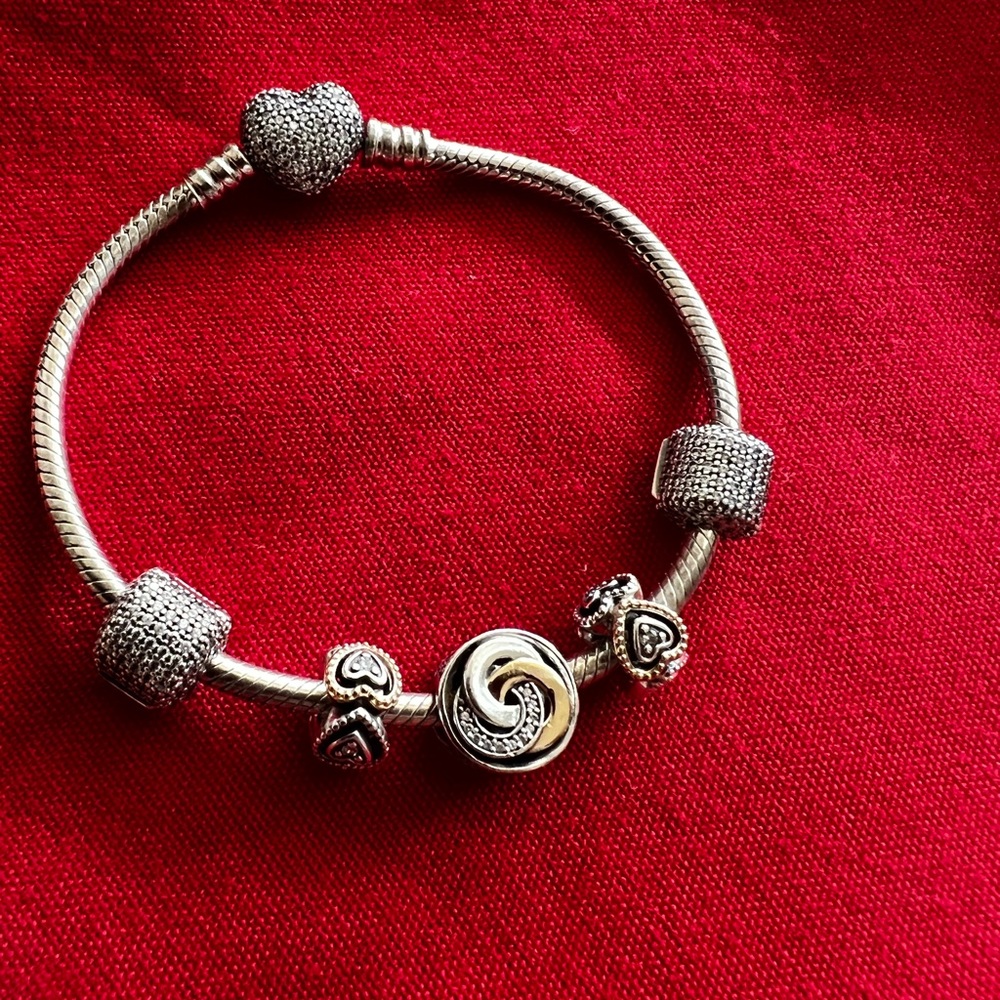 Pandora bracelet with 5 charms